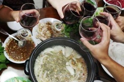 Bợm nhậu phớt lờ rượu độc